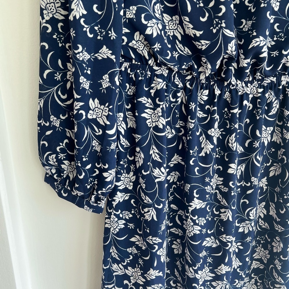 (NWT) Express Women’s Navy & White Floral Long Sleeve Dress, Lace Details | Med - Picture 4 of 7